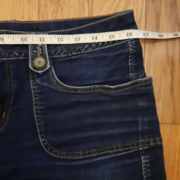 Cute High-Waisted Dark Denim Shorts - Picture 3 of 5